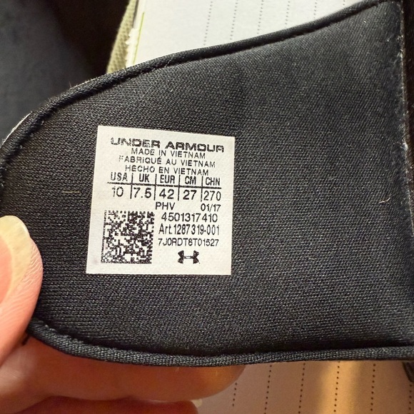 Under Armour Black slide men’s size 10  in good condition. - Picture 4 of 4